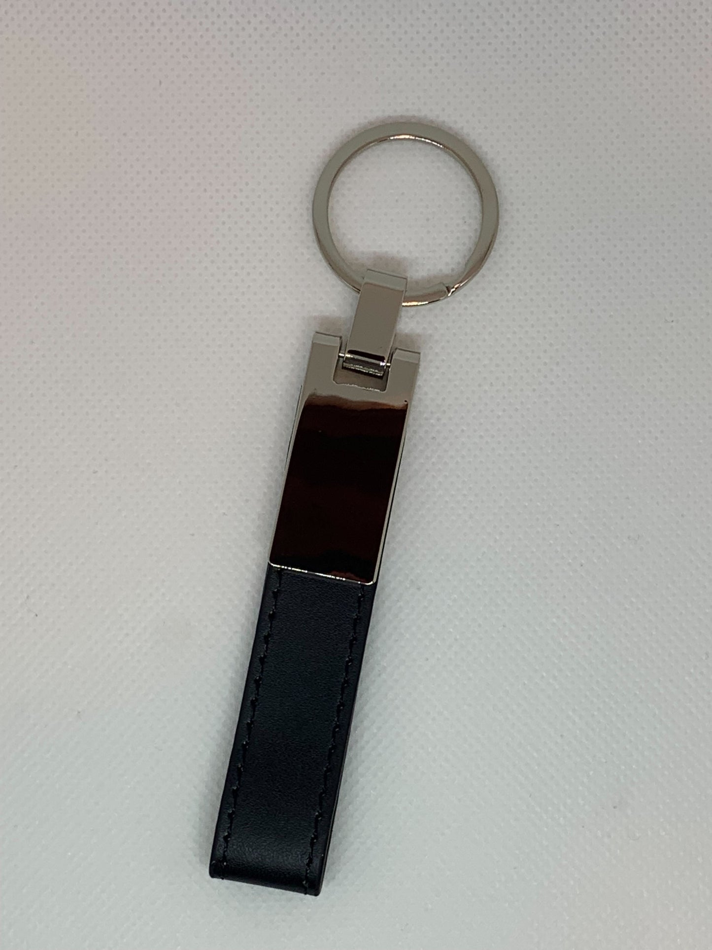 Nyckelring, läder & metall