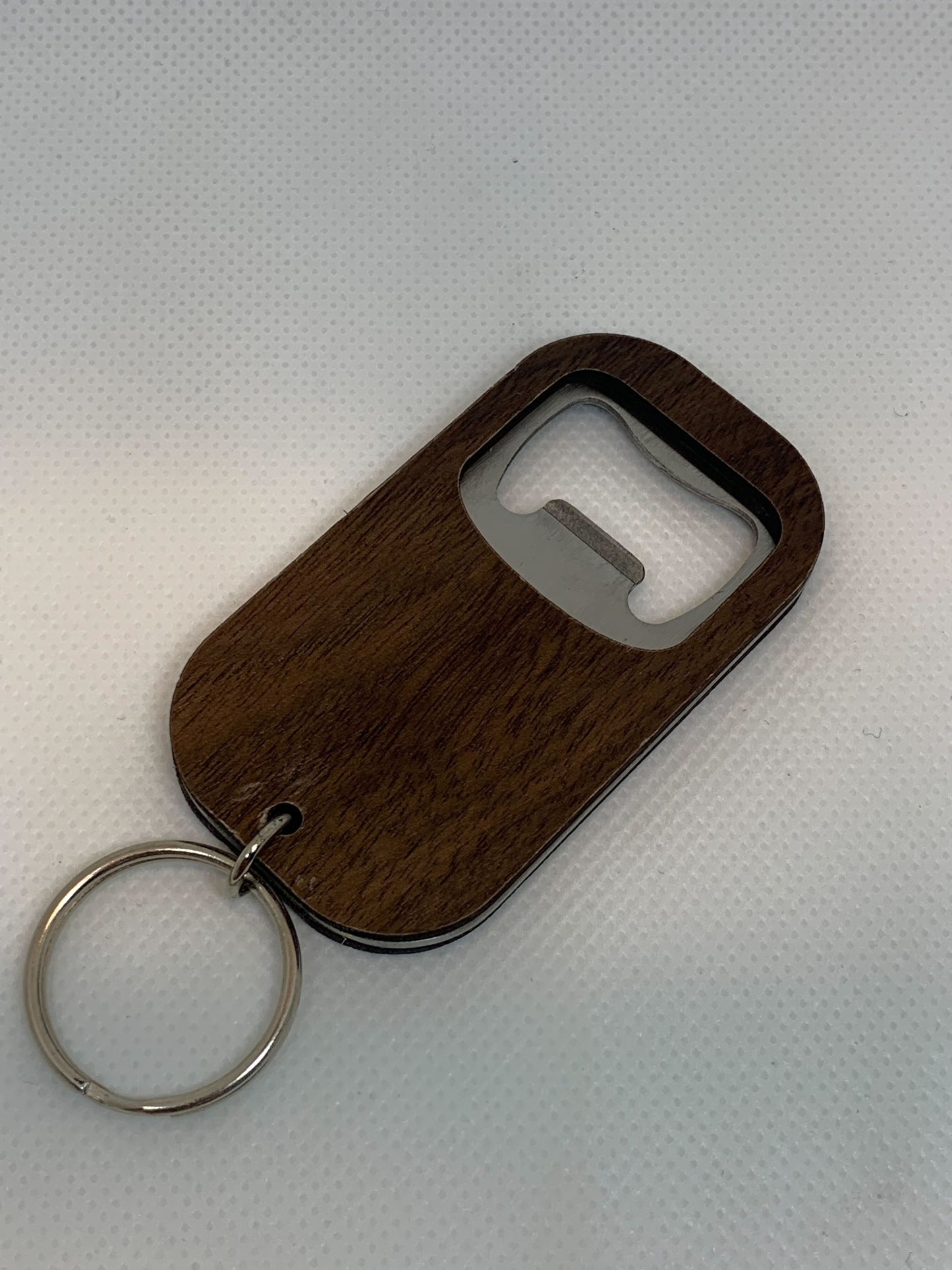 Nyckelring, kapsylöppnare i trä